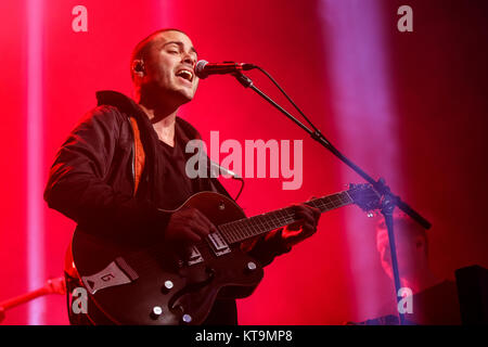 Il danese cantante, compositore e musicista Alex Vargas esegue un concerto dal vivo a VEGA in Copenhagen. Danimarca, 11/05 2017. Foto Stock