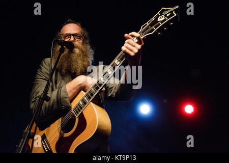 Canadian Ben Caplan e casual fumatori eseguire un concerto dal vivo a VEGA in Copenhagen. Qui il cantante Ben Caplan è visto dal vivo sul palco. Danimarca, 25/10 2016. Foto Stock