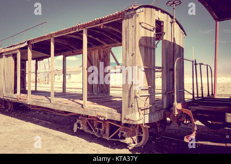 Vecchia stazione ferroviaria in Bolivia deserto Foto Stock