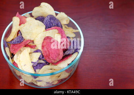 Crimson, giallo e viola le patatine Foto Stock