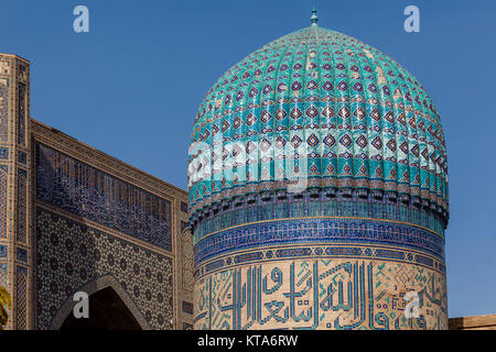 La cupola nervata del Bibi Khanym moschea, Samarcanda, Uzbekistan Foto Stock