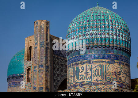 La cupola nervata del Bibi Khanym moschea, Samarcanda, Uzbekistan Foto Stock