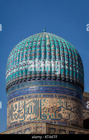 La cupola nervata del Bibi Khanym moschea, Samarcanda, Uzbekistan Foto Stock