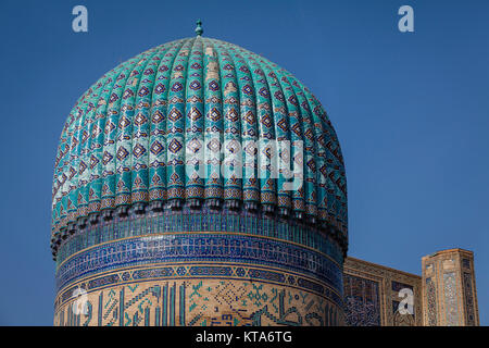 La cupola nervata del Bibi Khanym moschea, Samarcanda, Uzbekistan Foto Stock