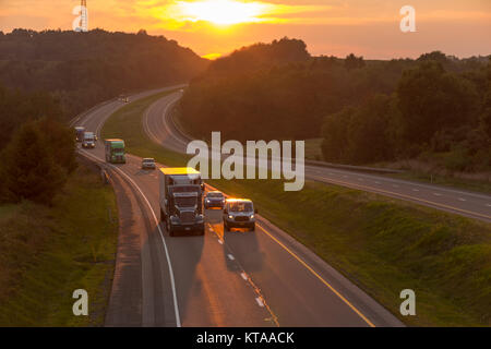 Il traffico automobilistico INTERSTATE 80 Jefferson county PENNSYLVANIA USA Foto Stock