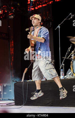 Il French-Spanish cantante, compositore e musicista di Manu Chao esegue un concerto dal vivo all'Orange stadio a Roskilde Festival 2014. Danimarca, 05/07 2014. Foto Stock