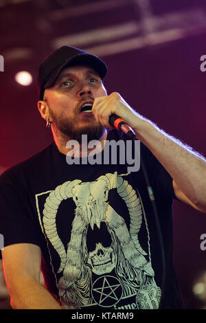 La svedese band grindcore Nasum esegue un concerto dal vivo presso il Danish music festival Roskilde Festival 2012. Qui la cantante Keijo Niinimaa è visto dal vivo sul palco. Danimarca, 08/07 2012. Foto Stock