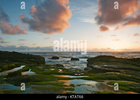 Ultimo colori del tramonto sull'Oceano Pacifico e dell'Oregon costa centrale a Yachats. Foto Stock