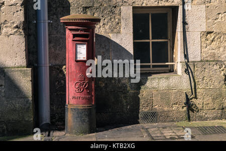 Cassetta postale in stile vittoriano vicino al Queens Street a Oxford, Inghilterra Foto Stock