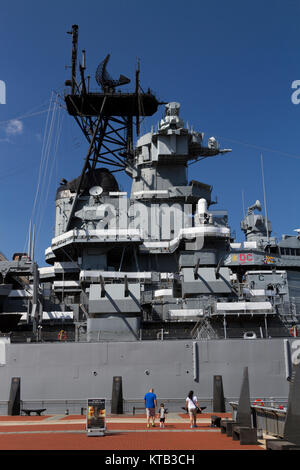 La Corazzata New Jersey, ormeggiato sul fiume Delaware, Camden, NJ, Stati Uniti. USS New Jersey (BB-62) è un Iowa-classe corazzata. Foto Stock