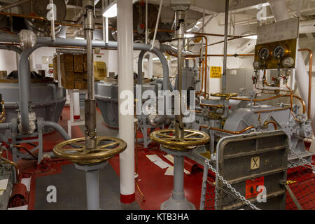 Verricello salpa ancora in camera il USS New Jersey Iowa classe corazzata, Fiume Delaware, New Jersey, Stati Uniti. Foto Stock