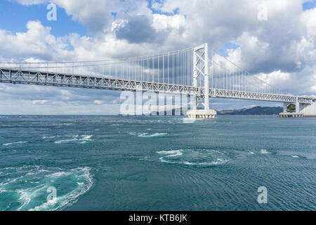 Ponte Onaruto e idromassaggio Foto Stock