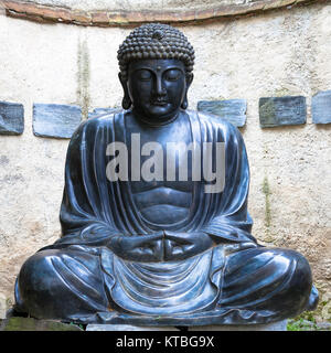 Meditando il giapponese statua del Buddha Foto Stock