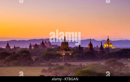 Bagan tempio durante l ora d'oro Foto Stock