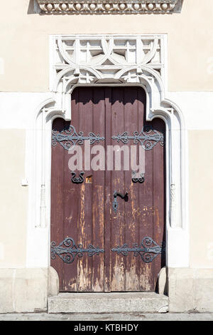 Portale decorativa della porta laterale e panno Hall, Cracovia in Polonia Foto Stock