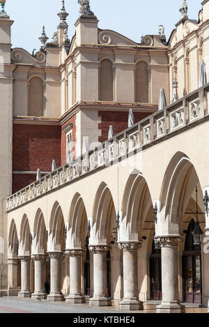 Panno porticata Hall ( Sukiennice) ,Piazza Principale del Mercato, Cracovia in Polonia. Foto Stock