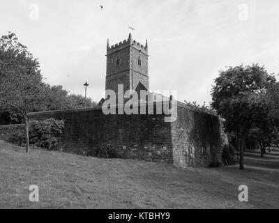 San Pietro Chiesa in rovina in Bristol in bianco e nero Foto Stock