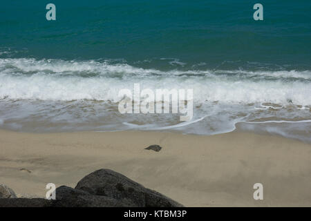 Italienischer Strand in der Vorsaisin Foto Stock