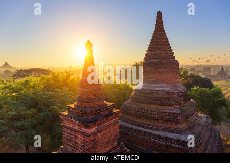 Bagan tempio durante l ora d'oro Foto Stock