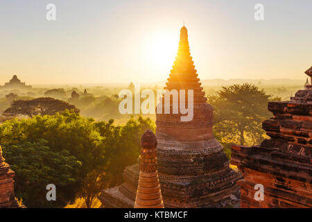 Bagan tempio durante l ora d'oro Foto Stock