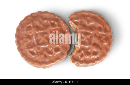 Intero e picchiato Off biscotti al cioccolato che giace accanto Foto Stock