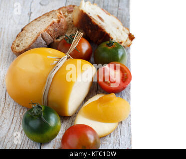 Scamorza, italiano tipico formaggio affumicato Foto Stock