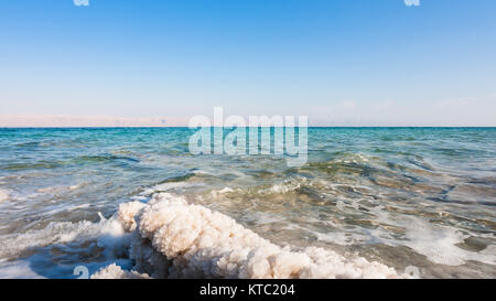 Sale cristallino close up sulla costa del Mar Morto Foto Stock