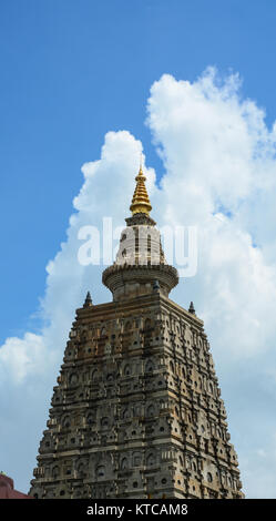 Parte superiore del tempio di Mahabodhi a Bodh Gaya, India. Bodh Gaya è la più importante delle quattro principali luoghi di pellegrinaggio legati alla vita di Gautama Buddha. Foto Stock