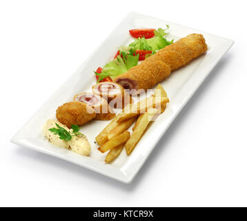 Flamenquin, fritte lungo involtino di carne di maiale, Spagnolo Cordova cucina isolati su sfondo bianco Foto Stock