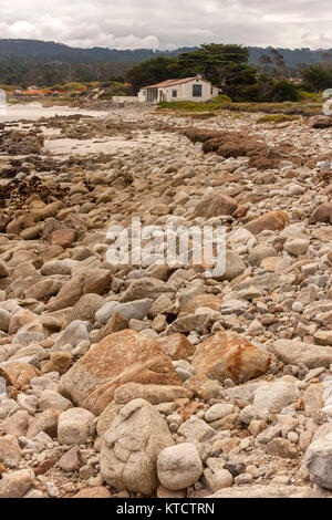 17-Mile Drive è una strada panoramica attraverso la spiaggia di ciottoli e Pacific Grove sulla penisola di Monterey in California, Foto Stock