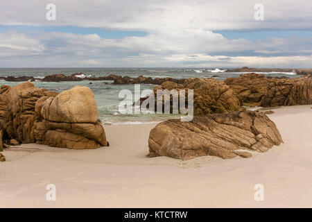 17-Mile Drive è una strada panoramica attraverso la spiaggia di ciottoli e Pacific Grove sulla penisola di Monterey in California, Foto Stock