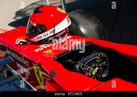 Lviv, Ucraina - Juny 6, 2015: abitacolo della Ferrari F1 bolide su display a nel campionato di drifting ucraina di Leopoli. Foto Stock