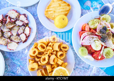 Il cibo tailandese agitare calamari fritti con aglio Foto Stock