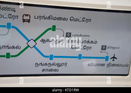 Chennai Metro rail che mostra la mappa dell'aeroporto e la luce che indica le stazioni in procinto di essere coperto Foto Stock