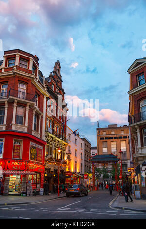LONDON, Regno Unito - 17 giugno 2013: Macclesfield Street area di Chinatown in Soho, City of Westminster Foto Stock