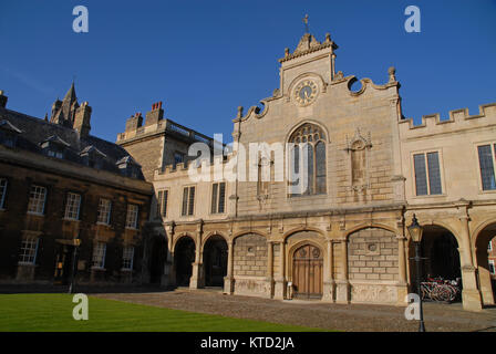 Cambridge, Regno Unito - 18 Aprile 2015: Antica Corte a Peterhouse Foto Stock