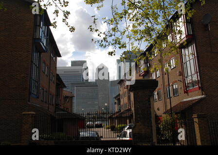 London, Regno Unito - 25 Aprile 2015: Vista di Canary Wharf da manager di Street Foto Stock