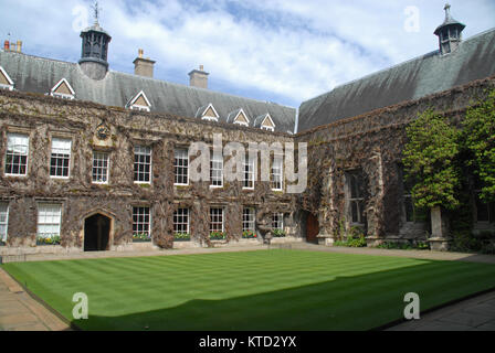 Oxford, Regno Unito - 12 Aprile 2015: Anteriore Quad a Lincoln College Foto Stock