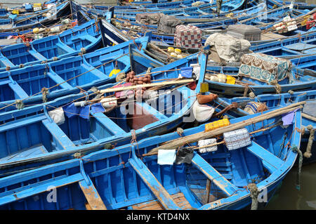 Barche da pesca nel porto di Essaouira, sulla costa sud del Marocco Foto Stock