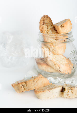 Biscotti tradizionali in un vaso. I dolci di festa per il Natale. Foto Stock