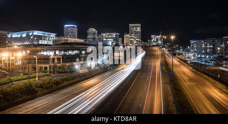 Rampe e strade portano pendolari in e fuori del centro cittadino di Tacoma Washington Foto Stock