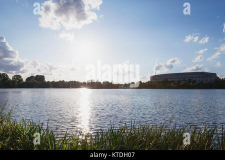 In Germania, in Baviera, Norimberga, parco pubblico Dutzendteich, sala congressi, locali area ricreativa Foto Stock