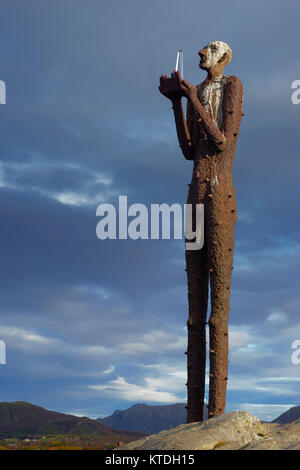 L uomo dal mare la scultura a Bo, Langsoya, Nordland, Norvegia. Parte dell'Artscape Nordland progetto, scolpito da Killi Olsen Foto Stock