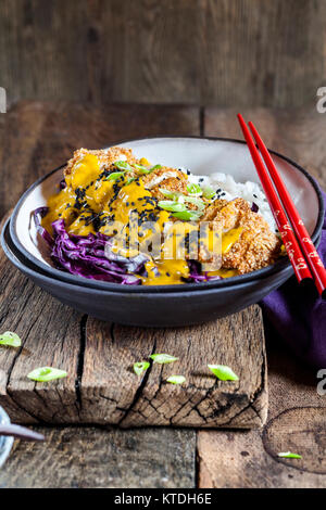 Katsu Curry con scaloppa di pollo Foto Stock