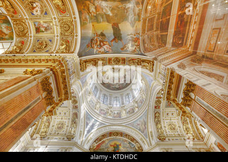 Le pareti interne e il soffitto, St Isaac, Sito Patrimonio Mondiale dell'UNESCO, San Pietroburgo, Russia Foto Stock