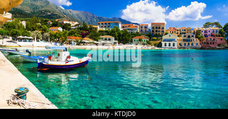 Tradizionale villaggio di Assos,l'isola di Cefalonia,Grecia. Foto Stock