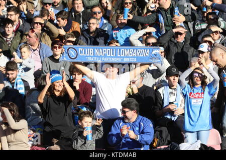 Napoli, Italia. 23 Dic, 2017. L'Italia, Napoli - 23 dicembre 2017 Campionato Italiano di una partita di calcio a stadio San Paolo tra SSC Napoli e AC Sampdoria finito di 3 - 2 nella foto: Credito: Fabio Sasso/Pacific Press/Alamy Live News Foto Stock