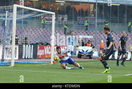 Napoli, Italia. 23 Dic, 2017. L'Italia, Napoli - 23 dicembre 2017 Campionato Italiano di una partita di calcio a stadio San Paolo tra SSC Napoli e AC Sampdoria finito di 3 - 2 nella foto: Credito: Fabio Sasso/Pacific Press/Alamy Live News Foto Stock