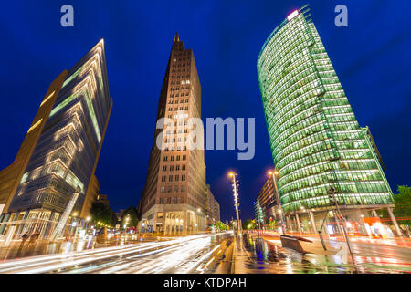 Deutschland, Berlino, Potsdamer Platz, Kollhoff-Tower, Bahntower, Hochhäuser, Verkehr Foto Stock