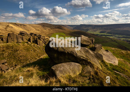 Formazioni rocciose in cima alla collina di Pots 'n Pans (Pots and Pans), Greenfield, Saddleworth, Greater Manchester, Regno Unito Foto Stock